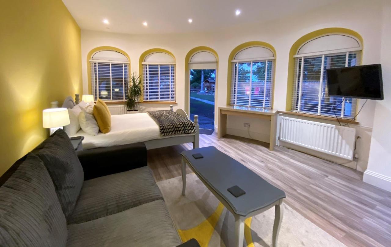فندق Harlestone Retreat (Adults Only) نورث هامبتون المظهر الخارجي الصورة