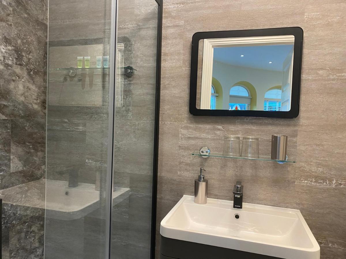 فندق Harlestone Retreat (Adults Only) نورث هامبتون المظهر الخارجي الصورة
